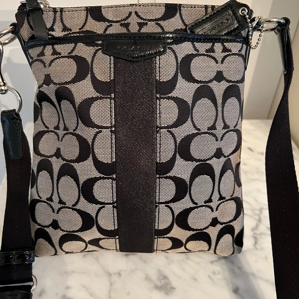 Coach Handbag - Picture 3 of 6